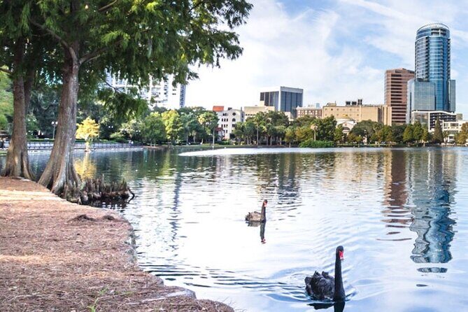 Self-Guided Walking Audio Tour around Lake Eola in Orlando - Discovering Orlando’s Downtown Oasis: Lake Eola