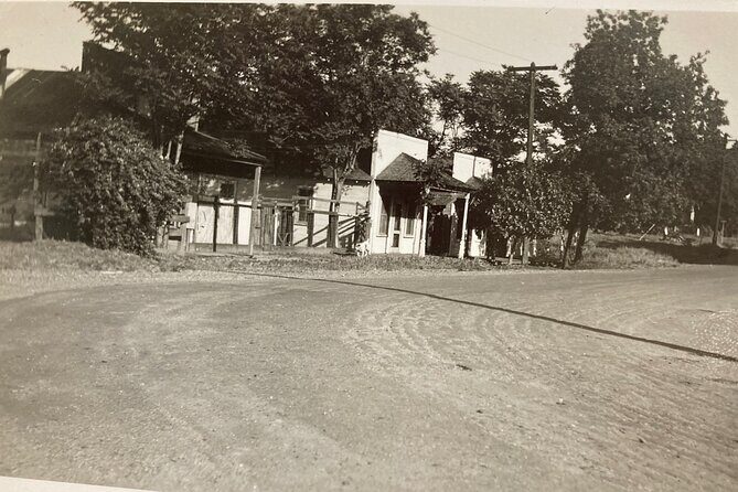 Self-Guided Walking Tour in Chinatown - Key Points