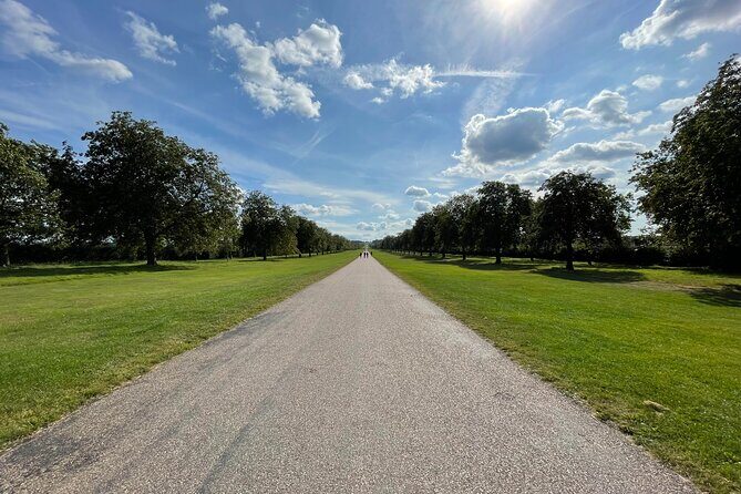 Self-Guided Walking Tour of Windsor Town with Mobile App - An Honest Look at the Self-Guided Windsor & Eton Tour with Mobile App