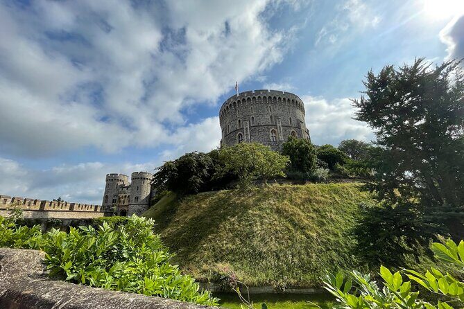 Self-Guided Walking Tour of Windsor Town with Mobile App - Key Points