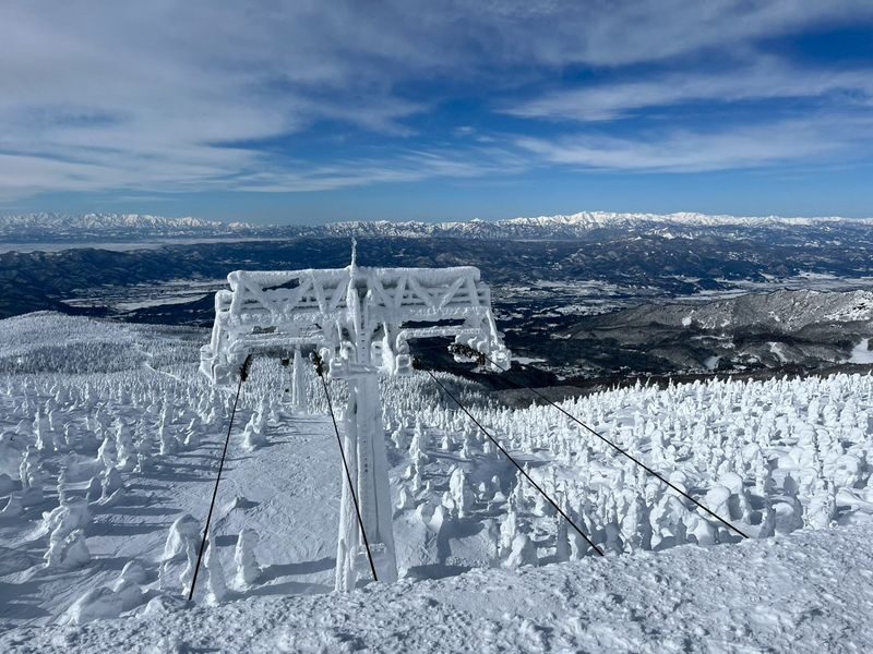 Sendai Zao Snow Monsters & Ginzan Onsen Day Tour - Riding the Zao Ropeway toward the juhyo