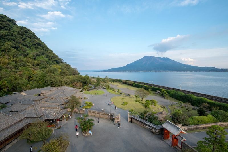 Sengan-en Special Tour in Kagoshima, Kyushu - A Shimadzu home framed by Sakurajima