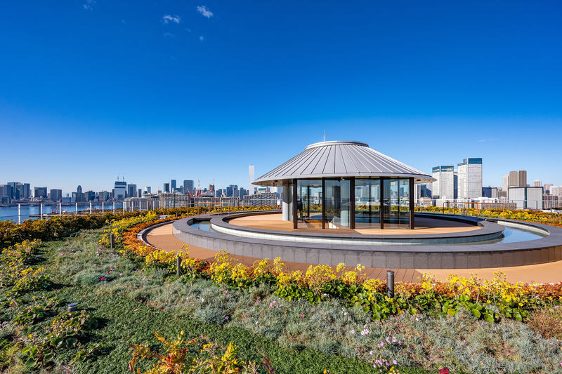 Senkyaku Banrai Toyosu Manyo Club Onsen Experience in Tokyo - Indoor pools, open-air baths, and the view