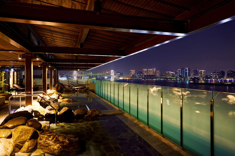 Senkyaku Banrai Toyosu Manyo Club Onsen Experience in Tokyo - Lounges, food, and optional extras