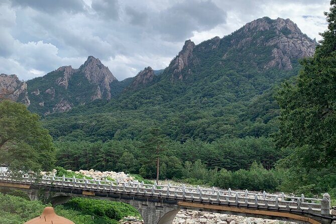 Seoraksan National Park and Goseong DMZ Observatory from sokcho - Key Points