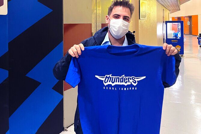 Seoul: Baseball Game Ticket with Dinner/Beer with the host - A Deep Dive into the Seoul Sports Experience