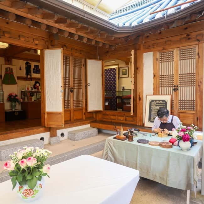 Seoul: Bukchon Hanok Village Walking Tour - Key Points