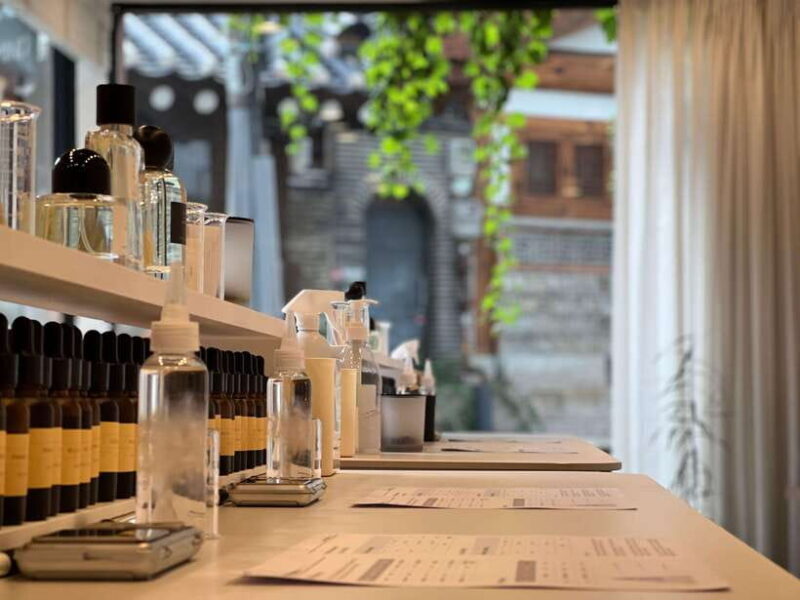 Seoul: Create Your Own Natural Perfume with a Perfumer - Seoul: Create Your Own Natural Perfume with a Perfumer