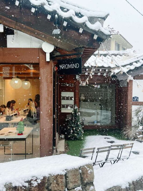 Seoul: Create Your Own Natural Perfume with a Perfumer - Key Points