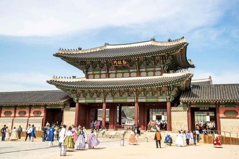 Seoul Day Tour: Gyeongbok Palace, Bukchon, Gwangjang Market - Discover Seoul’s Charm: Gyeongbokgung, Bukchon, and Gwangjang Market
