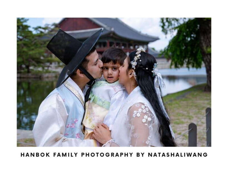 Seoul: (English Speaker) Palace Exclusive Family Photoshoot - Style and Outfit Choices