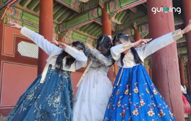 Seoul: From Airport to Hotel Check-in City Highlights Tour - Traditional Korean Attire and Palace Exploration