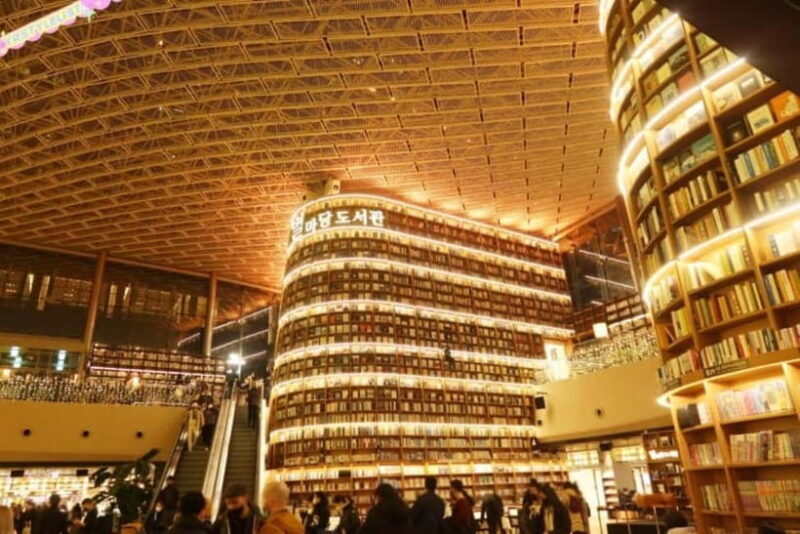 Seoul: Gyeongbokgung, Lotte Tower & Gangnam Trendy Day Tour - Exploring Seoul in a Day: A Blend of Royal Heritage and Trendy Modernity