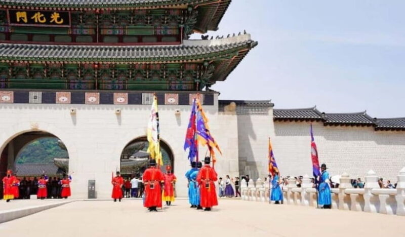Seoul: Gyeongbokgung, Lotte Tower & Gangnam Trendy Day Tour - Practical Details and What to Expect