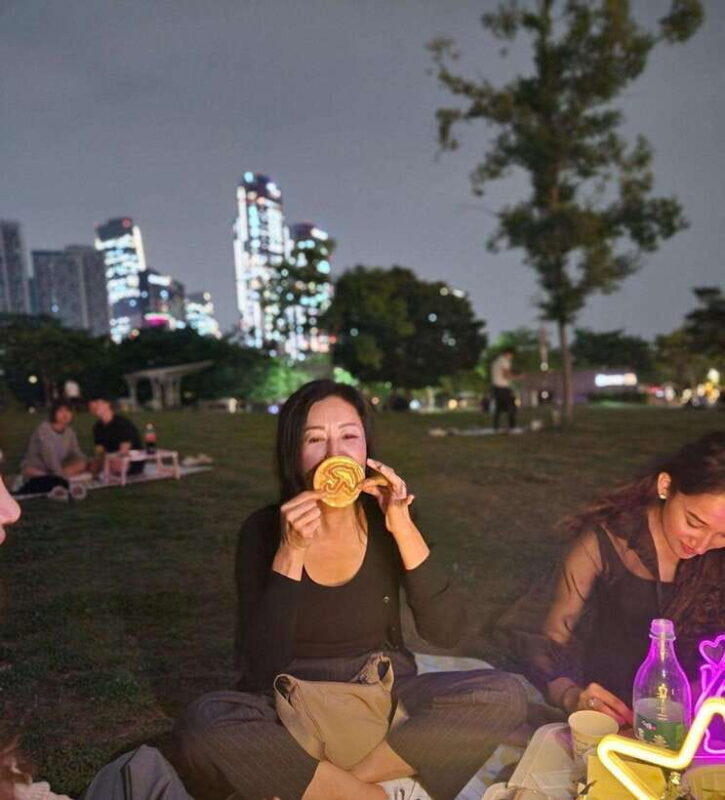 Seoul: Han River Night Picnic & Games with Cruise - Key Points