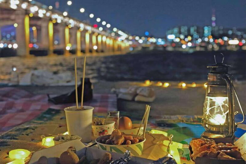 Seoul: Han River Night Picnic & Games with Cruise - The Role of the Guide and Group Size