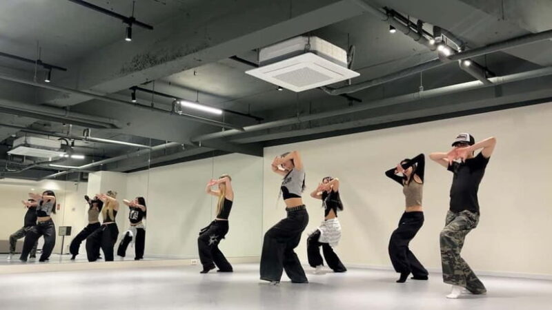 Seoul: K-Pop Dance Class, Ramyeon Cooking & Shuttle - Key Points