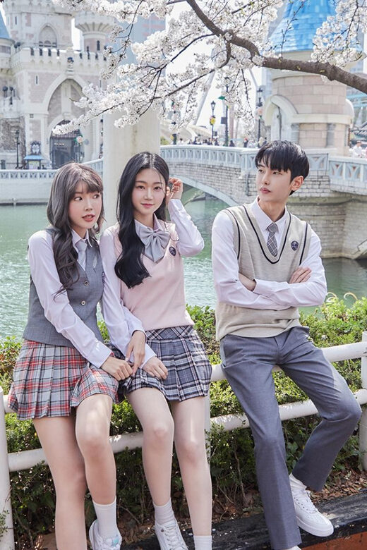 Seoul: Lotte World 1 Day Pass & Korean School Uniform Rental - Key Points