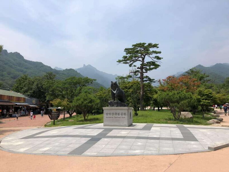 Seoul: Mt.Seorak(+CableCar Option)+Sokcho Fish Market&Beach - Discover the Natural Beauty of Korea with a Day Trip to Seoraksan and Sokcho