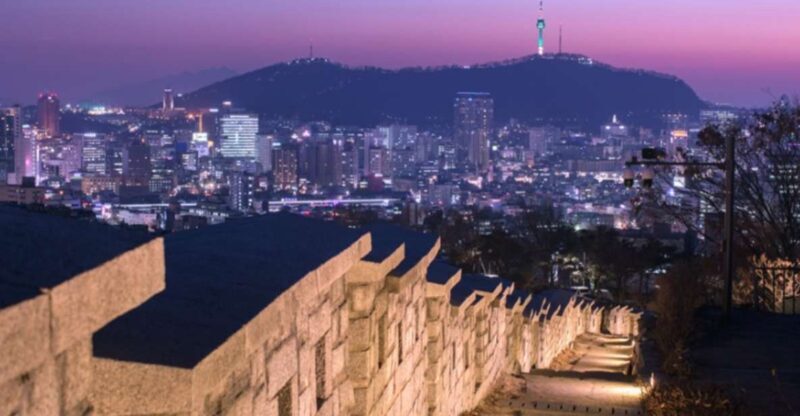 Seoul: Nighttime Tour of Palace, Market, Naksan Park & More - FAQ