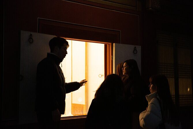 Seoul: Palace, Temple and Market Guided Foodie Tour at Night - The Sum Up