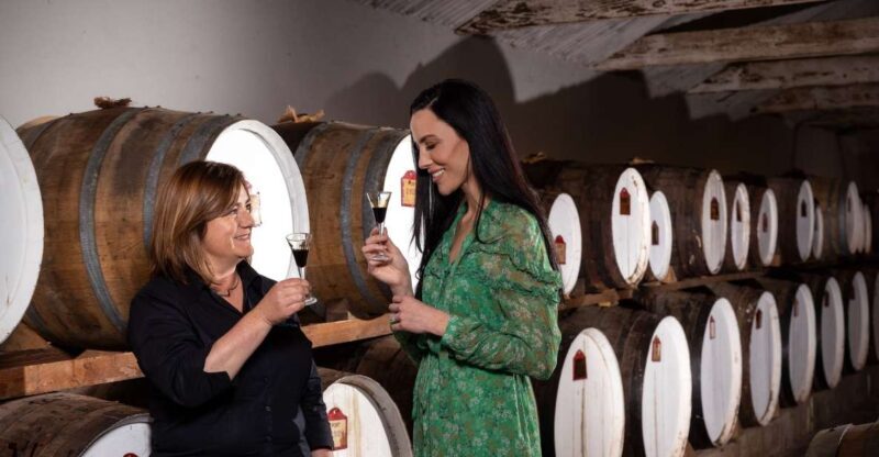Seppeltsfield Winery: Tour and 100-Year-Old Wine Tasting - Experience the Legacy of Seppeltsfield: Tour and 100-Year-Old Wine Tasting