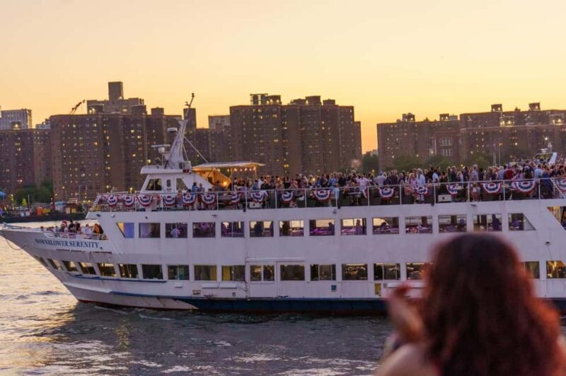 Serenity Yacht NYC New Years Eve Cruise - A Night on the Water: What to Expect from the Serenity Yacht NYC New Year’s Cruise