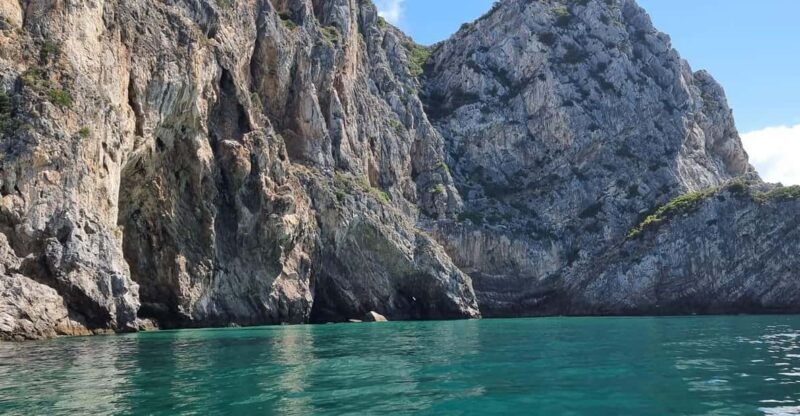 Sesimbra: Boat trip along beaches and bays with snorkeling - FAQ