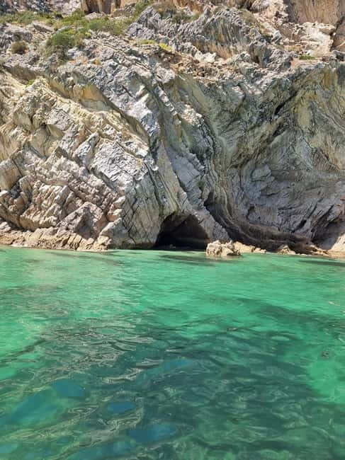 Sesimbra: Private Boat - Beach and Caves - Exploring the Coastal Wonders of Sesimbra on a Private Boat