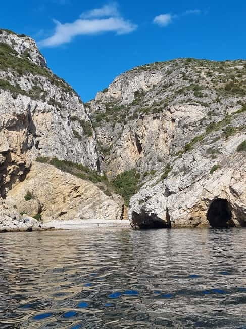 Sesimbra: Private Boat - Beach and Caves - FAQ