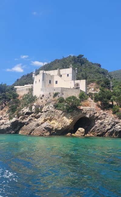 Sesimbra: Private boat trip in the Arrábida Natural Park. - FAQs