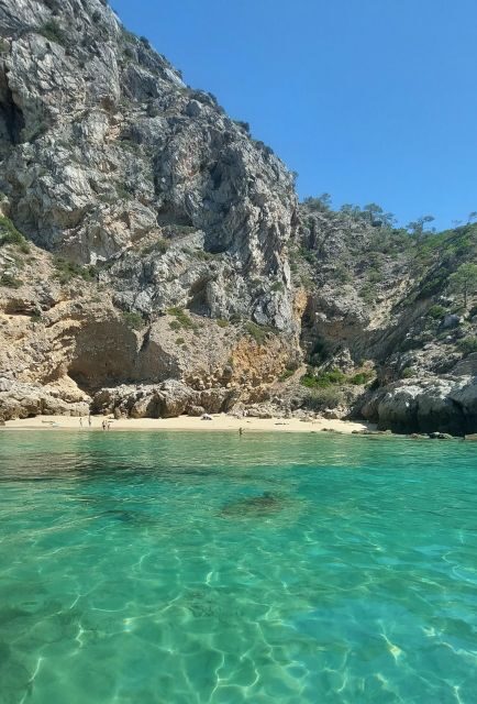Sesimbra: Secret Bays and Beaches Boat Tour with Snorkeling - Experience the Hidden Beaches of Sesimbra on a Boat Tour