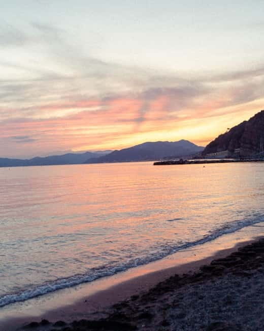 Sestri Levante: Beach day with sunbeds and umbrella - sector 3 - Key Points