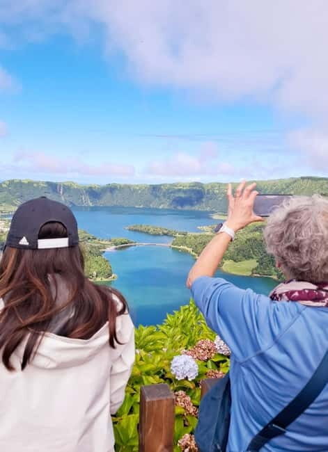 Sete Cidades & Fire Lake: Full-Day Tour with Pineapple plant - Key Points