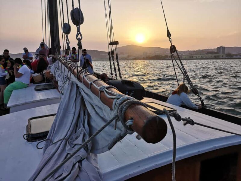 Setubal: Sunset On-Board - An In-Depth Look at the Sunset On-Board Experience in Setúbal