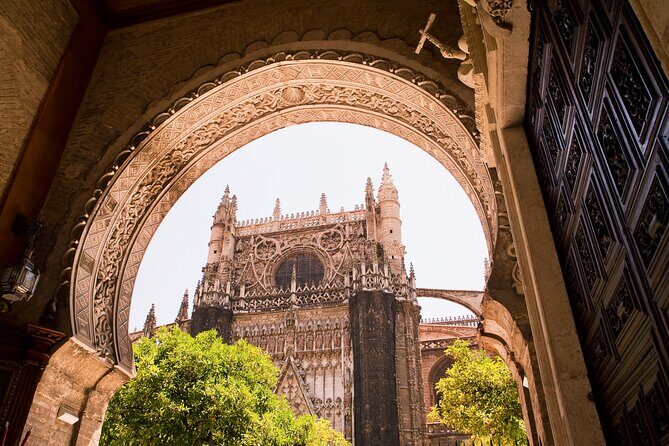 Sevilla: Guided tour to Cathedral and Giralda - The Perfect Balance of History and Views