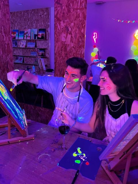 Sevilla: Wine Gogh Glow Academy Paint and Sip Classes - Sevilla: Wine Gogh Glow Academy Paint and Sip Classes