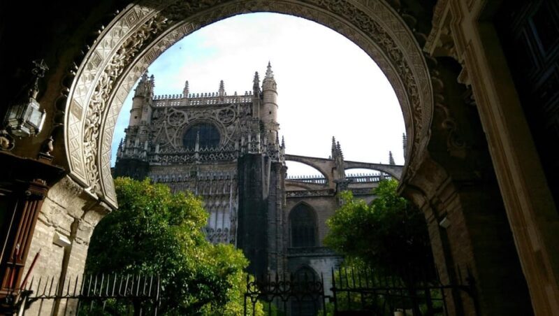 Seville: Cathedral & Alcázar Guided Tour with River Cruise - FAQ