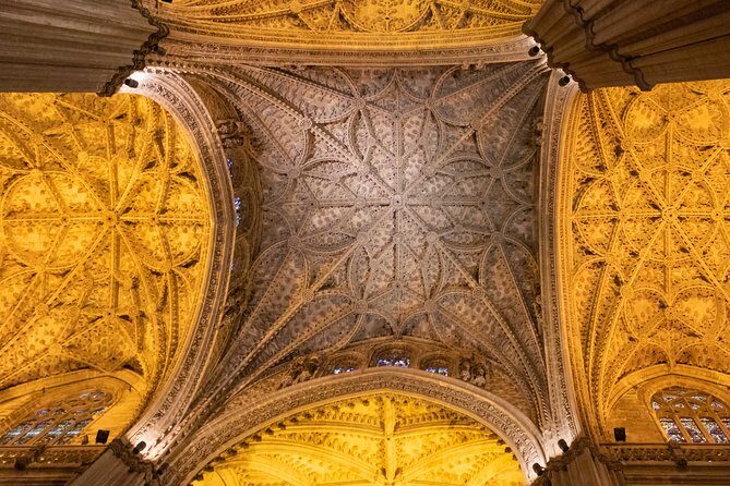 Seville Cathedral and the Giralda skip the line private tour - Exploring Seville’s Cathedral and La Giralda in Depth