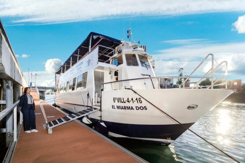 Seville: Restaurant boat ride on the Guadalquivir River with lunch/dinner - Key Points