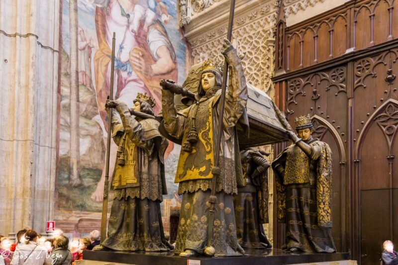 Seville: Small-Group Cathedral and Giralda Tour with Tickets - Key Points