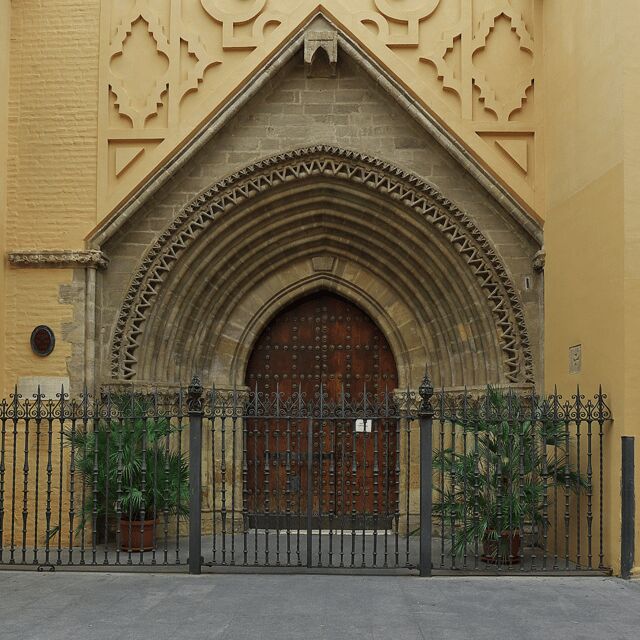 Seville: Tiny-Group Triana Iconic Neighborhood Walking Tour - Who Is This Tour Best For?