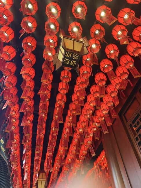 Shanghai: 3-hour Street Food and Temple Tour - Key Points