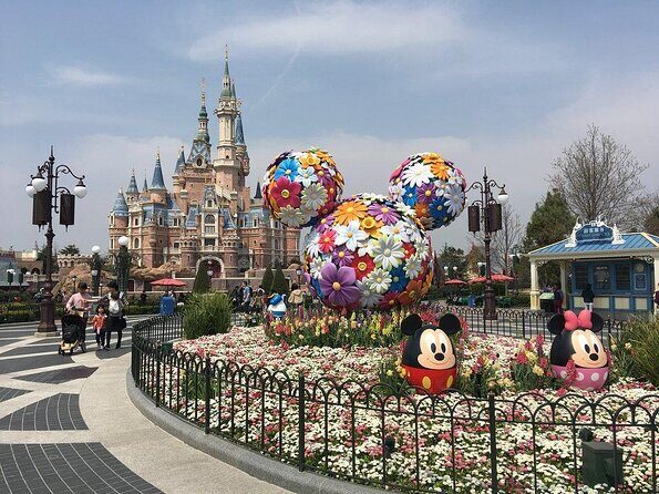 Shanghai Disneyland To Shanghai hotels:Private with Meet & Greet Service - Detailed Review of the Shanghai Disneyland to Shanghai Hotel Transfer