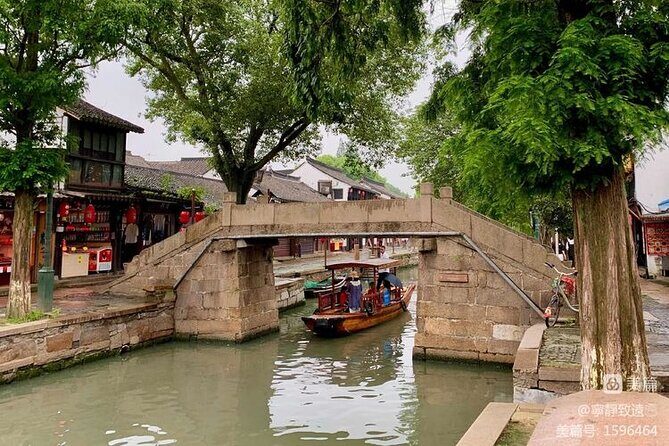 Shanghai Highlights and Zhujiajiao Water Town Private Day Tour - Key Points