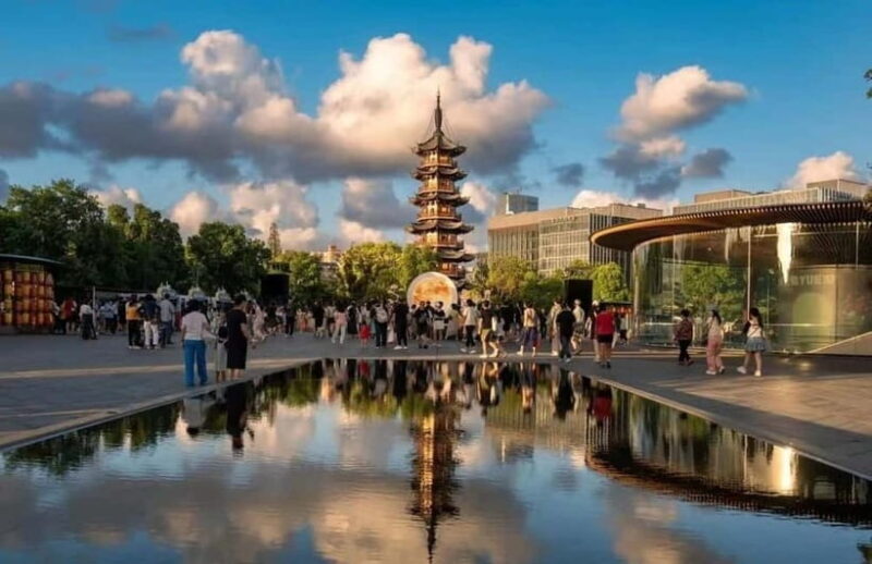 Shanghai: Longhua Temple Buddhist tour with local expert - Key Points