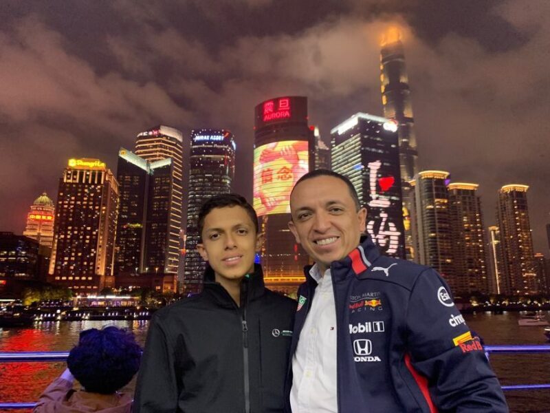 Shanghai: Night River Cruise Tour with Xinjiang Style Dining - Authenticity and Local Flavor