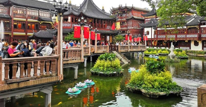 Shanghai: Yu Garden and City God Temple Walking Tour - Experience the Heart of Old Shanghai: Yu Garden and City God Temple Walking Tour