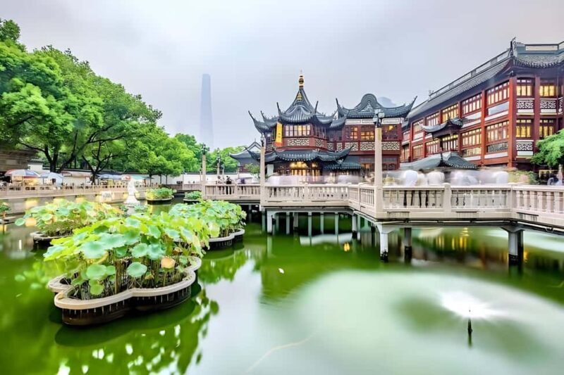 Shanghai: Yu Garden, City God Temple & River Cruise Tour - Discovering the City God Temple Area