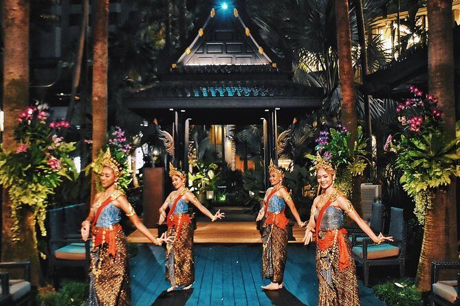 Shangri-La Hotel's Salathip Thai Restaurant Experience - An In-Depth Look at the Shangri-Las Salathip Thai Restaurant Experience